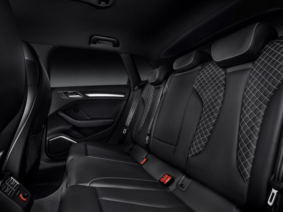 Интерьер Audi S3 Sportback (8V) 2013 года  (WW) (фото 26 из 35)